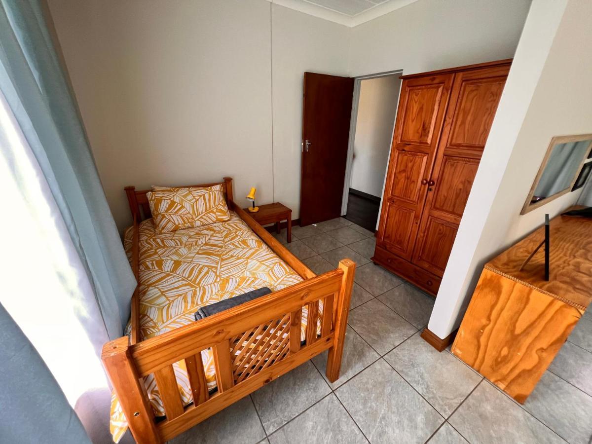 Firefly Budget Friendly Guest House Kempton Park Exterior photo
