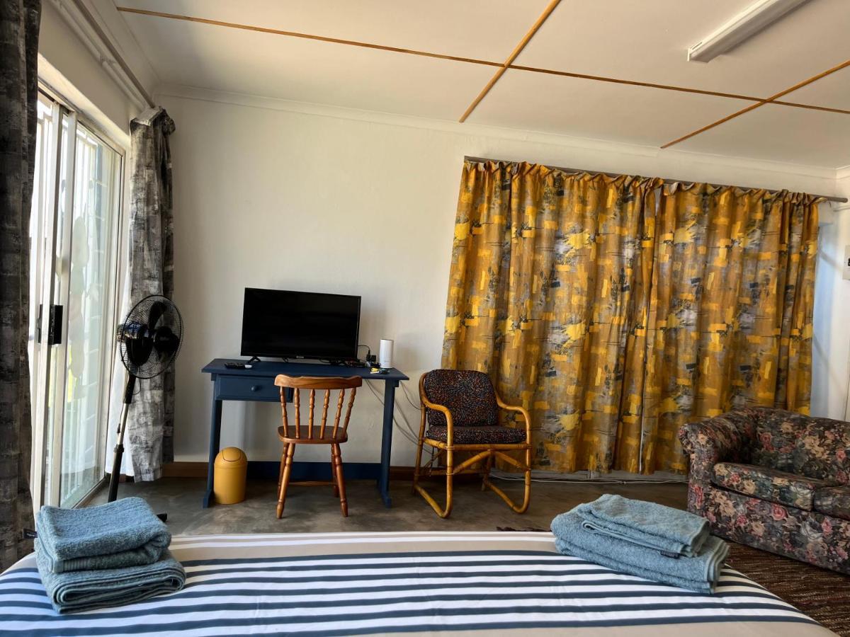 Firefly Budget Friendly Guest House Kempton Park Exterior photo
